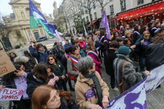 2/8. Des manifestants favorables à l'avortement, place de la Sorbonne. © Michel Stoupak. Mer 28.02.2024, 16h33m20.