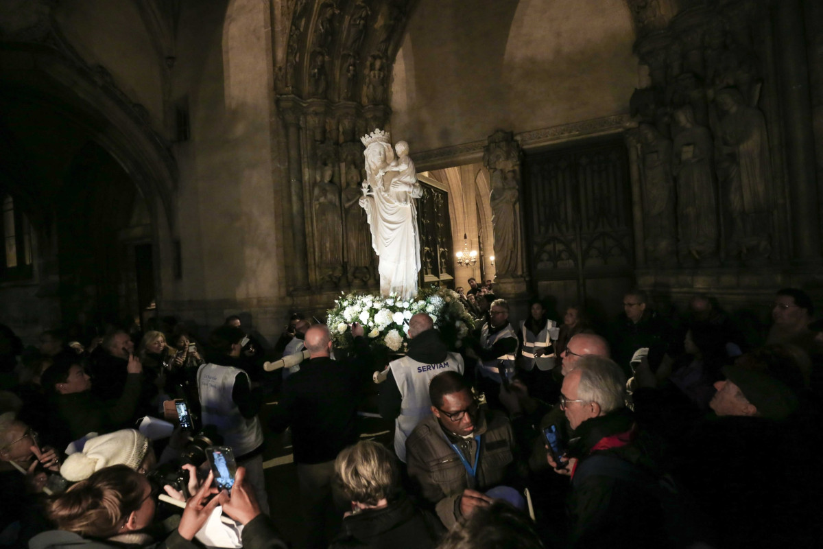 15.11.2024. Notre-Dame : des milliers de Parisiens ont raccompagné la « Vierge du Pilier »