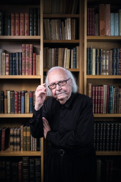Alain Rey, chez lui à Paris, en octobre 2018 © Corentin Fohlen/Divergence