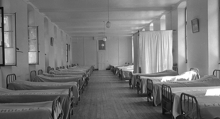 le-dortoir-du-lycee-berthollet-1950-1960