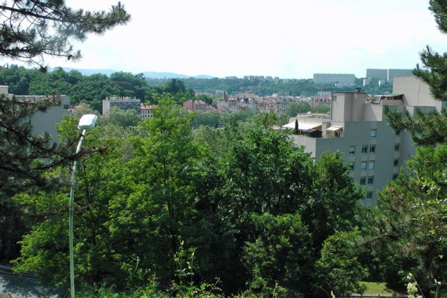 17/32. Les Esses. La vue sur Vaise a beaucoup perdu. Mer 30.05.2012, 16:00.