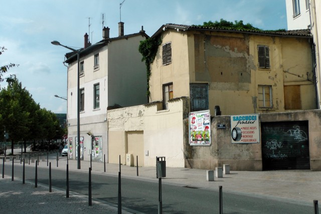 27/32. Lyon-Vaise. Par ici, il y avait un cinéma, le Darnas. Mer 30.05.2012, 16:44.