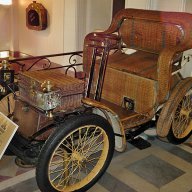 1/59. Peugeot, 1897. Banquette en rotin et panier pique-nique de série ! Ven 01.06.2012, 15:55.