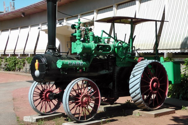 32/59. Locomobile Case à vapeur, 1895. Remorquait machines agricoles et alambics. Ven 01.06.2012, 16:27.