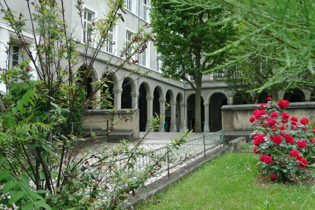 15/31. Fourvière. Le collège Jean-Moulin. Lun 04.06.2012, 15:56.