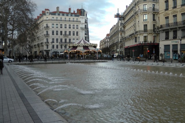 15/15. Lyon. Place de la République. Mer 02.01.2013, 16 h 33.