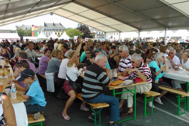 9/10. Festival des Filets Bleus. Le restaurant principal. Dim 18.08.2013 - 13 h 30.
