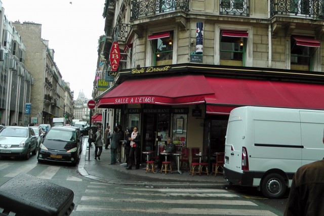 3/22. Paris. Le Café Drouot. Ven 11.10.2013, 13 h 34.