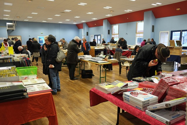 5/24. Salon du livre de Plouigneau. Vue d'ensemble. Dim 15.12.2013, 16 h 11.