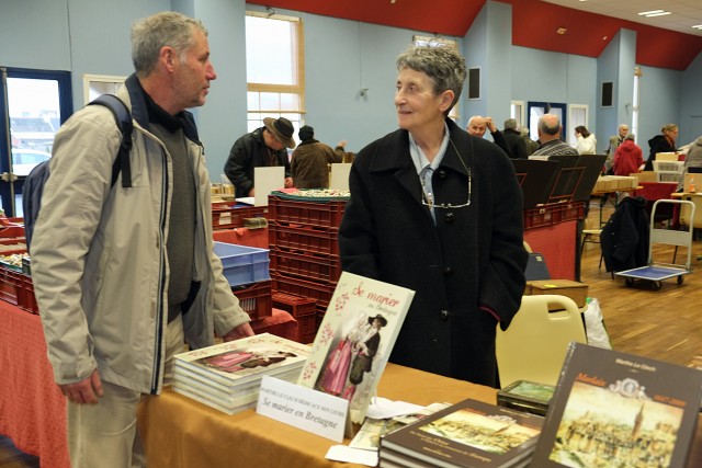 6/24. Salon du livre de Plouigneau. Marthe Le Clech en conversation. Dim 15.12.2013, 15 h 49.