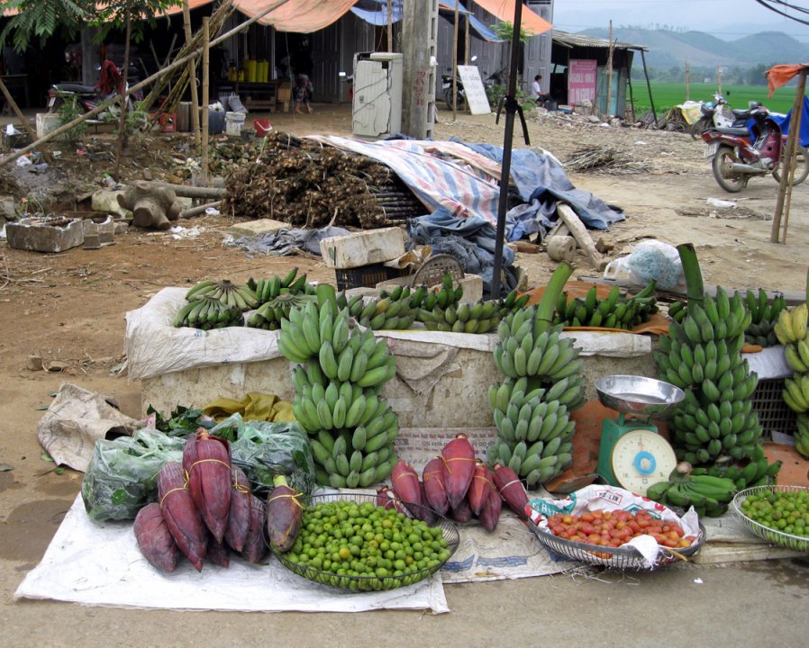 Le marché traditionnel : bananes, fleurs de bananier, kum quat...