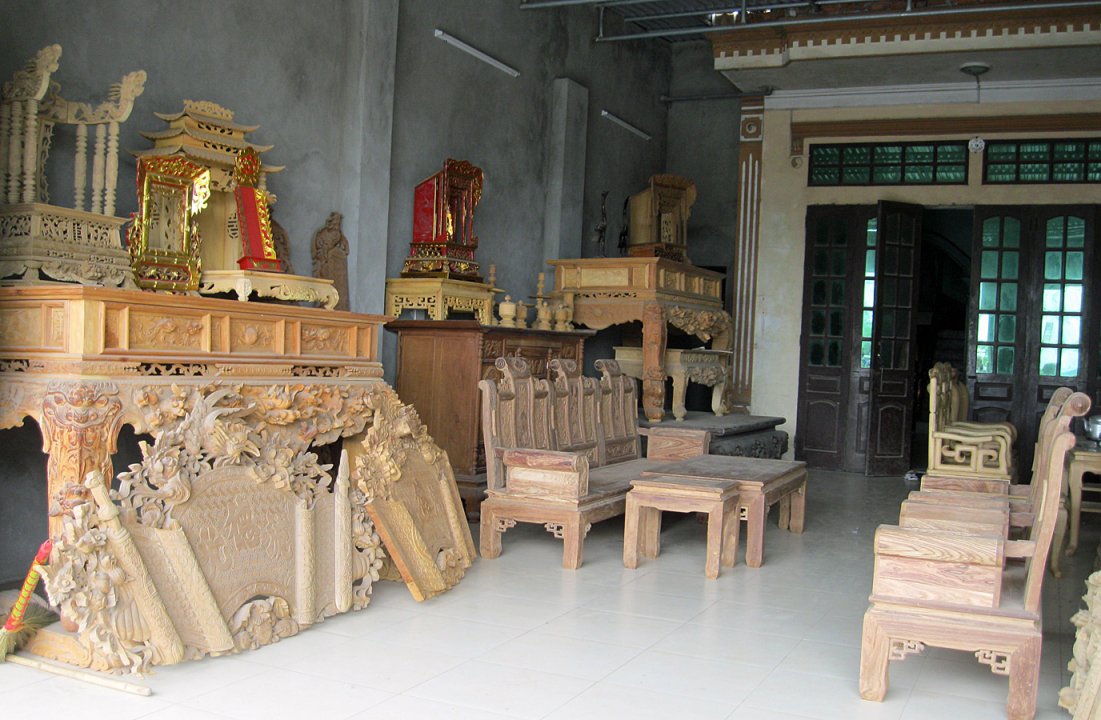 Au village d'ébénistes. Hanoï - Hoa Lu