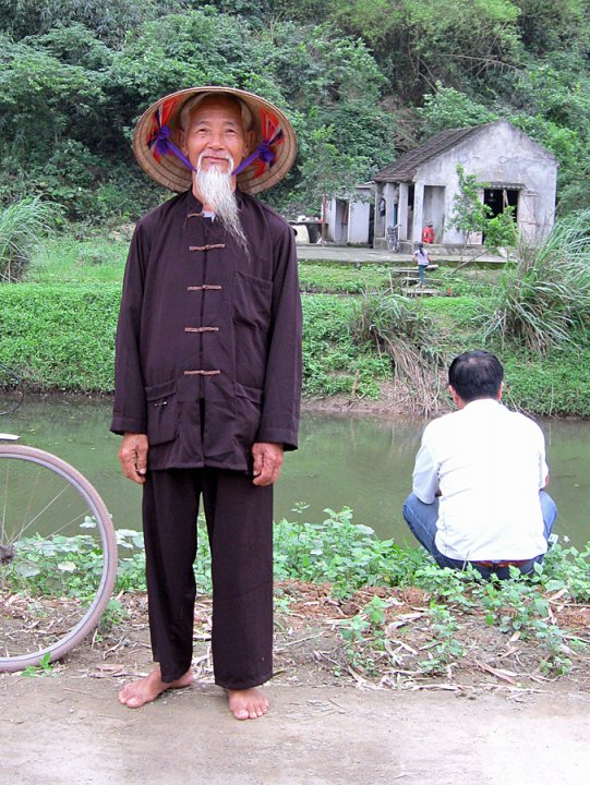 Un rameur à barbe blanche...