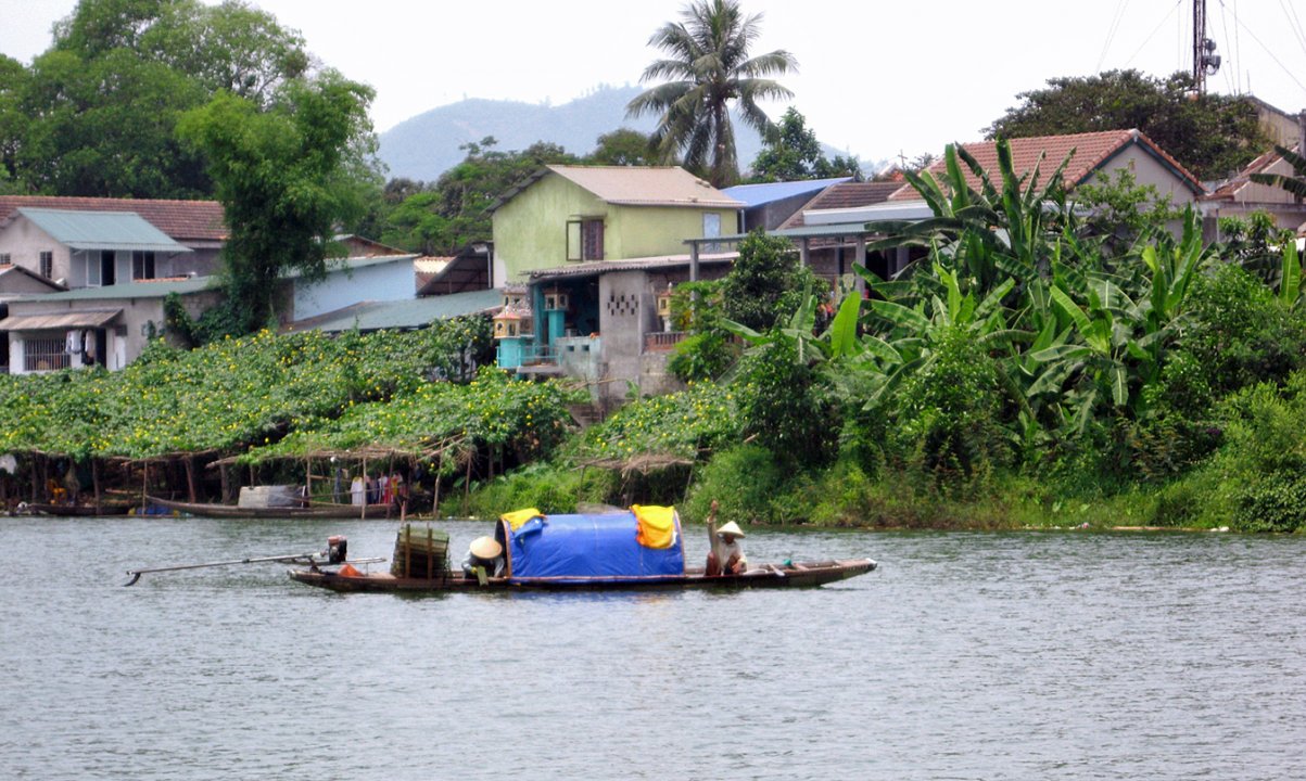 Sampan sur la rivière des parfums.