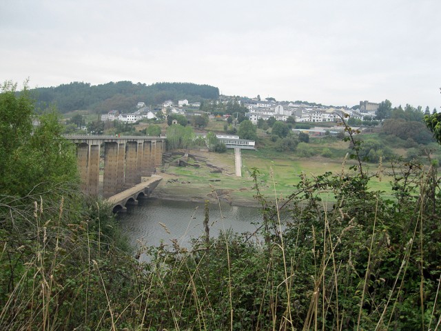 1/8. Portomarin. Pont médiéval et nouveau pont.  © Bodin. Mer 09.09.2015, 12h43m11.