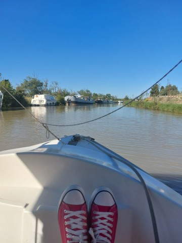 9/11. Le Somail, sur le Canal du Midi. © Pho Tos. Lun 25.09.2023.