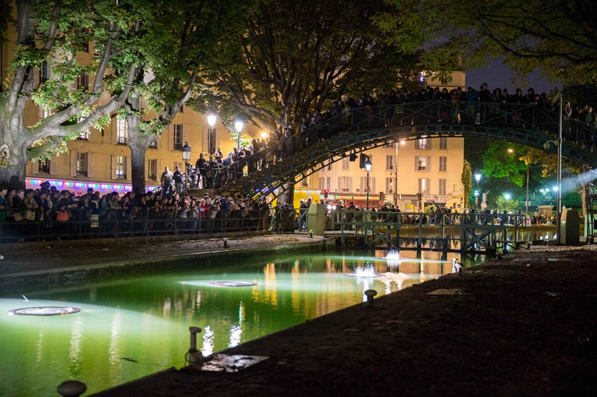 1/4. Nuit Blanche : la fosse d’orchestre de l’écluse des Récollets. © Michel Stoupak. Dim 06.10.2013, 22h55m15.