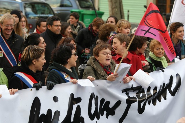 6/10. Clémentine Autain en tête de la marche contre la violence faite aux femmes. © Michel Stoupak. Dim 25.11.2012.