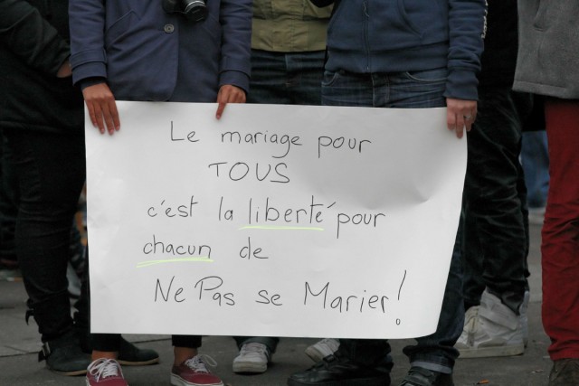 10/21. Contre-manifestation pour un mariage pour tous. © Michel Stoupak. Sam 17.11.2012.