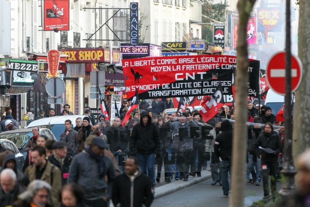 04/20. La CNT défile contre la précarité et les profits. © Michel Stoupak. Sam 01.12.2012, 16:00.