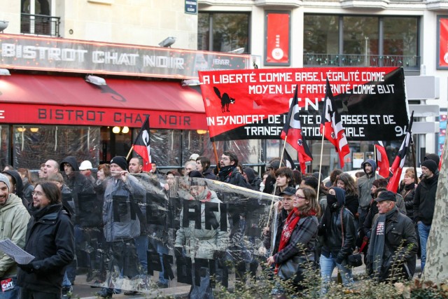 05/20. La CNT défile contre la précarité et les profits. © Michel Stoupak. Sam 01.12.2012. 16:02.