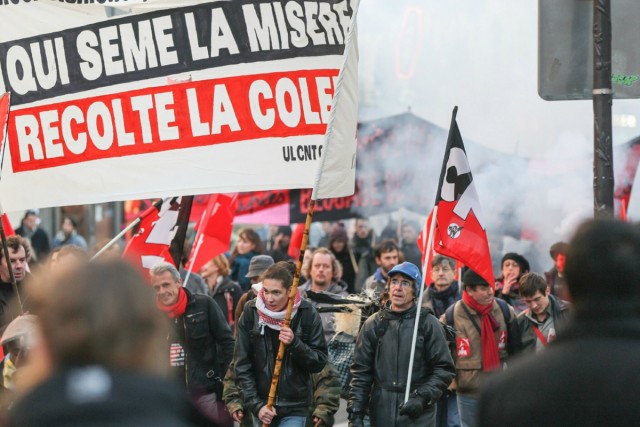 06/20. La CNT défile contre la précarité et les profits. © Michel Stoupak. Sam 01.12.2012, 16:02.