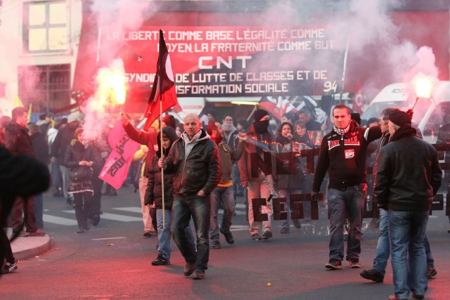 09/20. La CNT défile contre la précarité et les profits. © Michel Stoupak. Sam 01.12.2012, 16:19.
