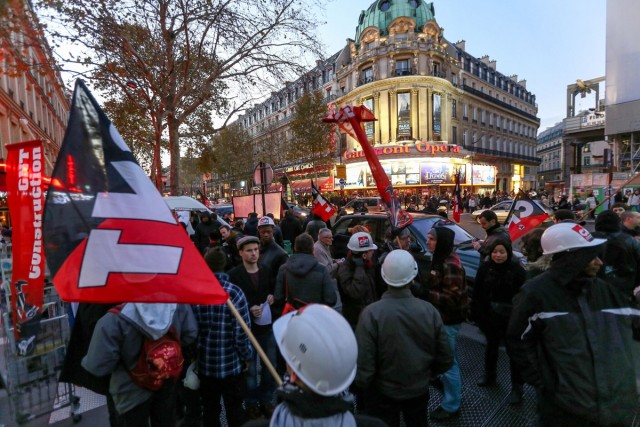 20/20. La CNT défile contre la précarité et les profits. © Michel Stoupak. Sam 01.12.2012, 18:31.