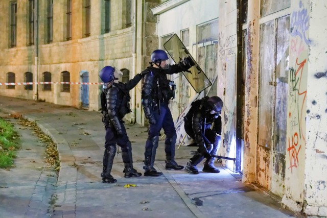 01.12.2012. Un immeuble réquisitionné, expulsé par les forces de l'ordre