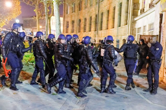01.12.2012. Un immeuble réquisitionné, expulsé par les forces de l'ordre