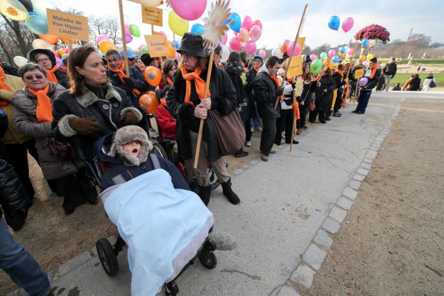 13/28. 13e Marche des maladies rares dans le centre de Paris. © Photo Michel Stoupak. Sam 08.12.2012.