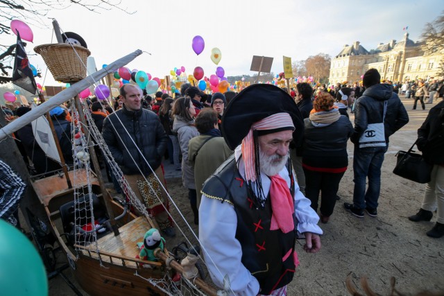 15/28. 13e Marche des maladies rares dans le centre de Paris. © Photo Michel Stoupak. Sam 08.12.2012.