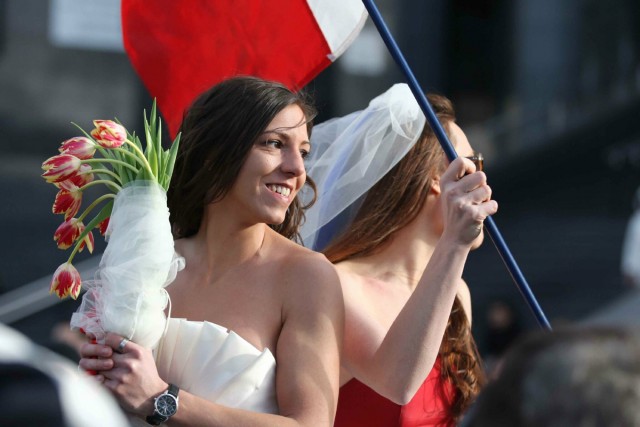 2/2. Les partisans du mariage homosexuel manifestent… © Photo Michel Stoupak. Dim 16.12.2012,