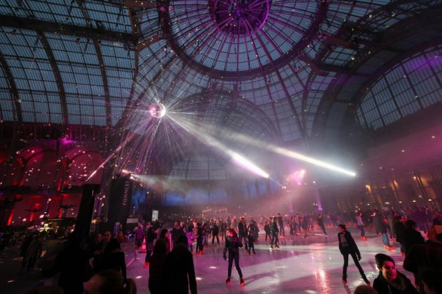 9/17. Le Grand Palais des Glaces : la patinoire de Noël géante de Paris. © Photo Michel Stoupak. Dim 23.12.2012, 18:14.