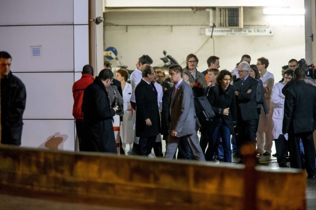3/10. Hollande en visite à l’hôpital Lariboisière pour la Saint-Sylvestre. © Michel Stoupak. Lun 31.12.2012, 23:12.