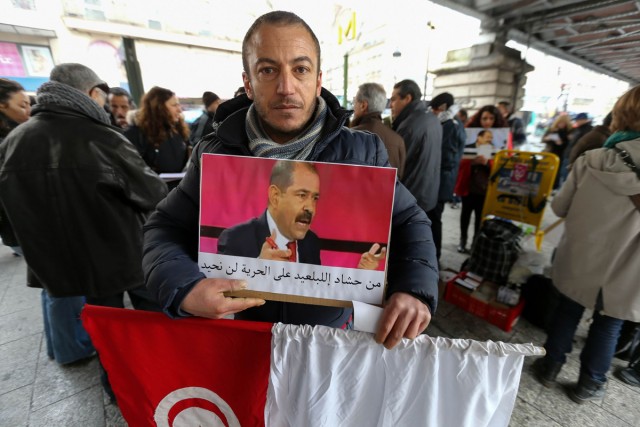 2/16. Manifestation à Paris en hommage à l’opposant tunisien assassiné Chokri Belaïd. © Michel Stoupak. Sam 09.02.2013.