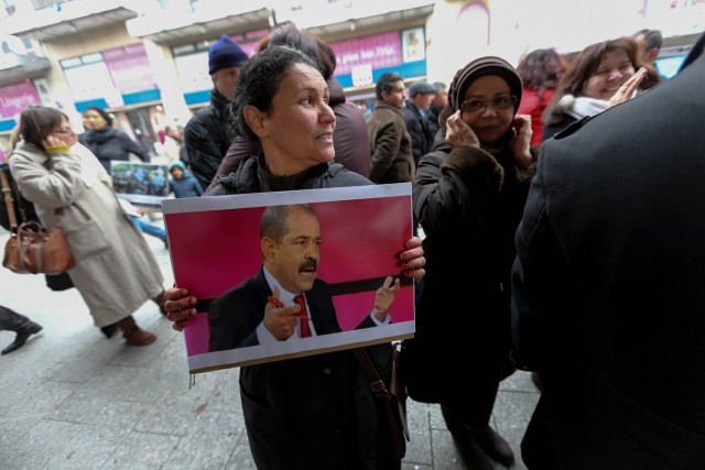7/16. Manifestation à Paris en hommage à l’opposant tunisien assassiné Chokri Belaïd. © Michel Stoupak. Sam 09.02.2013, 13:51.