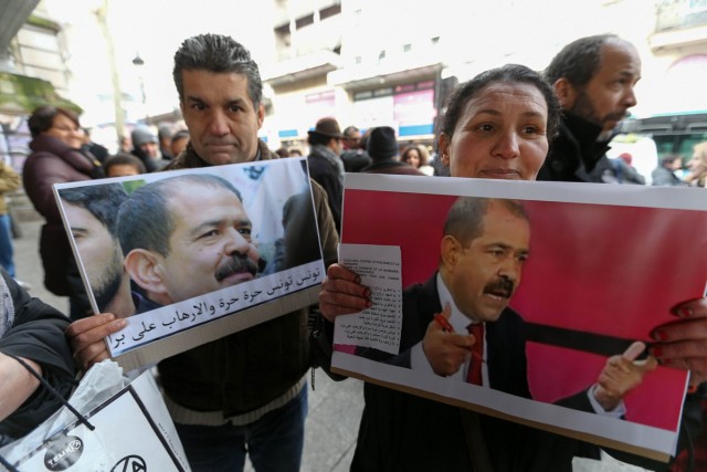 9/16. Manifestation à Paris en hommage à l’opposant tunisien assassiné Chokri Belaïd. © Michel Stoupak. Sam 09.02.2013, 14:12.