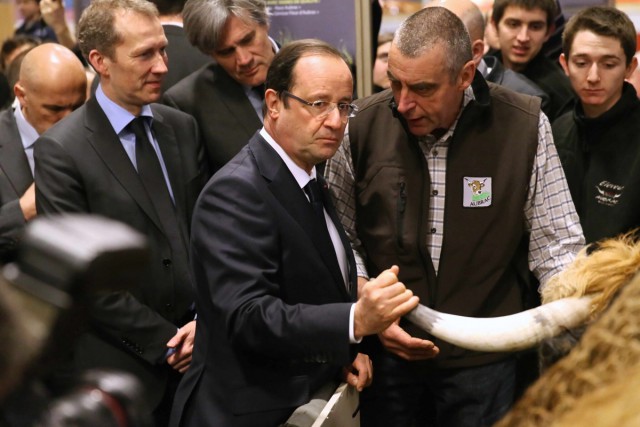 1/19. La visite marathon de Hollande au salon de l’Agriculture. © Michel Stoupak. Sam 23.02.2013.