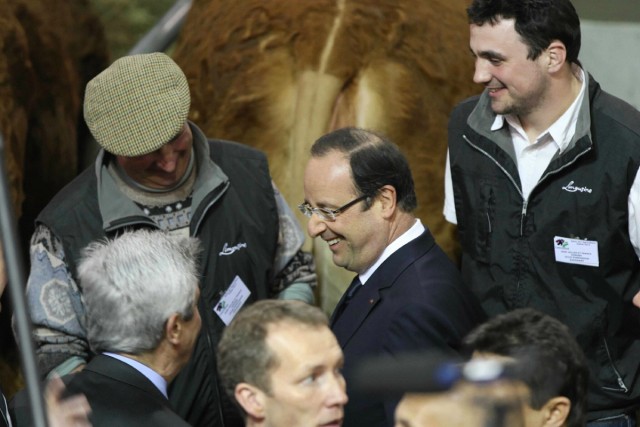 12/19. La visite marathon de Hollande au salon de l’Agriculture. © Michel Stoupak. Sam 23.02.2013.
