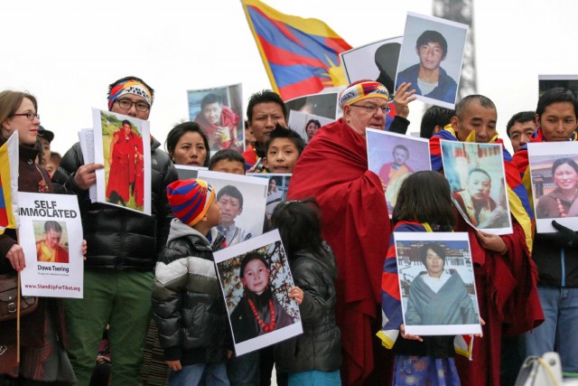 4/24. Manifestation à Paris pour un Tibet libre. © Michel Stoupak. Dim 10.03.2013, 15h38m40.
