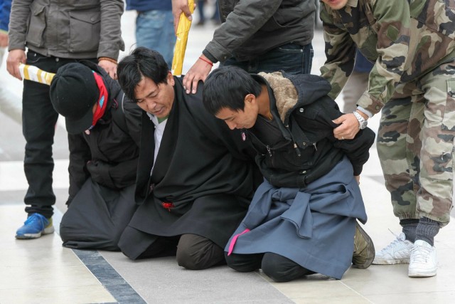 13/24. Manifestation à Paris pour un Tibet libre. © Michel Stoupak. Dim 10.03.2013, 16h22m21.