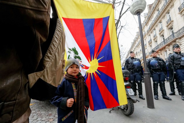 1/24. Manifestation à Paris pour un Tibet libre. © Michel Stoupak. Dim 10.03.2013, 18:56.