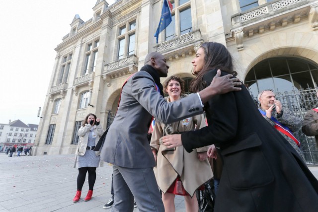7/15. Mariage pour tous à la mairie de Saint-Denis. © Michel Stoupak. Sam 23.03.2013, 18h11m43.