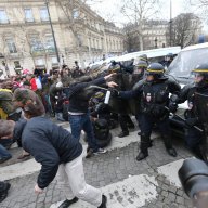 1/48. Manif pour tous : heurts entre manifestants et forces de l’ordre. © Michel Stoupak. Dim 24.03.2013, 18h54m59.