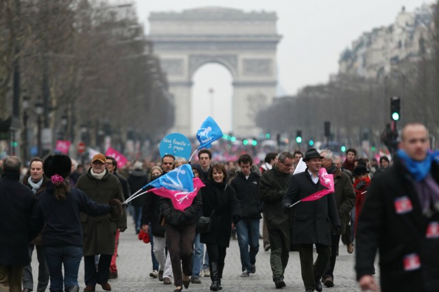 2/48. Manif pour tous : heurts entre manifestants et forces de l’ordre. © Michel Stoupak. Dim 24.03.2013, 17h38m50.