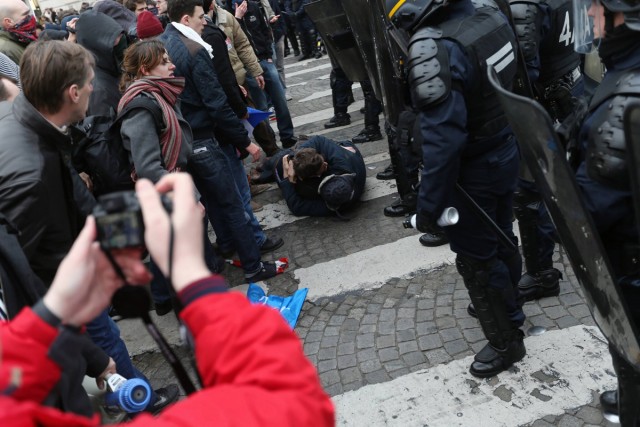 22/48. Manif pour tous : heurts entre manifestants et forces de l’ordre. © Michel Stoupak. Dim 24.03.2013, 18h55m57.