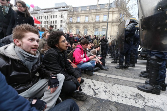 26/48. Manif pour tous : heurts entre manifestants et forces de l’ordre. © Michel Stoupak. Dim 24.03.2013, 19h27m38.