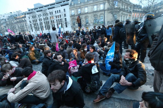 29/48. Manif pour tous : heurts entre manifestants et forces de l’ordre. © Michel Stoupak. Dim 24.03.2013, 20h12m15.