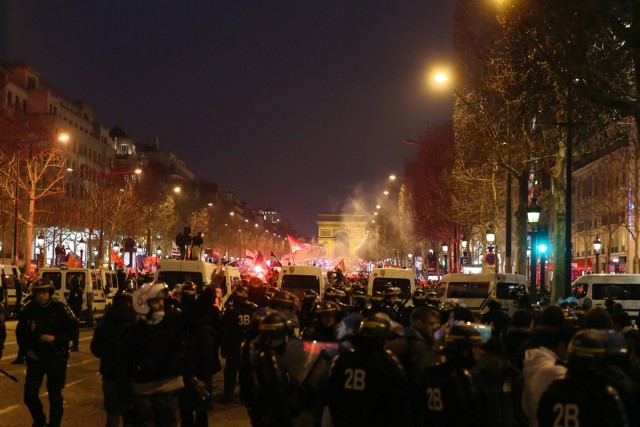 33/48. Manif pour tous : heurts entre manifestants et forces de l’ordre. © Michel Stoupak. Dim 24.03.2013, 20h46m09.